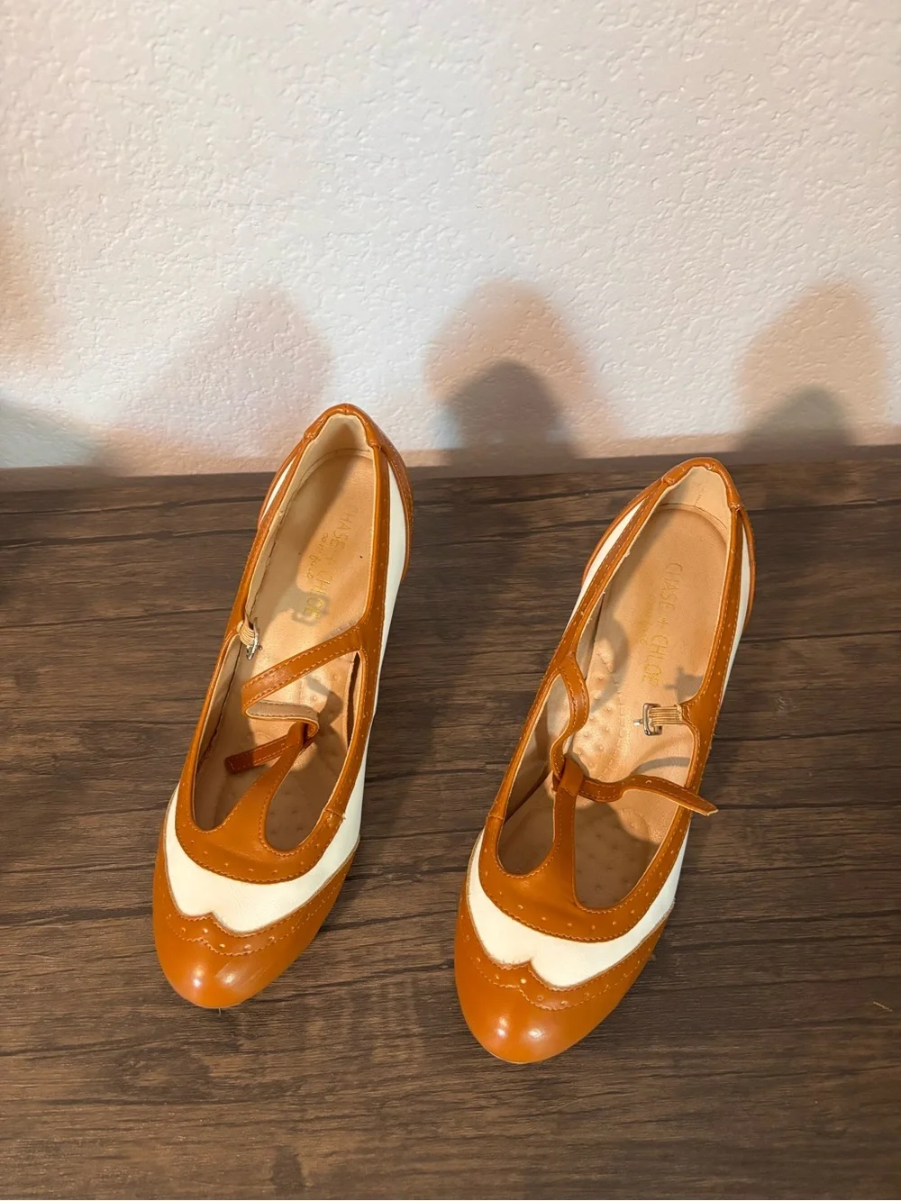 Shoes size 9 - Picture 1 of 5